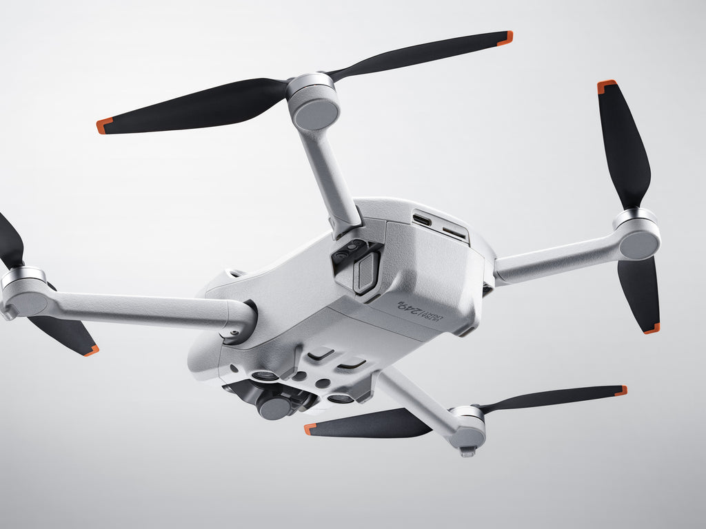 DJI Mavic 3 Pro - Fly More Combo (DJI RC), Fly More Combo (DJI RC PRO)