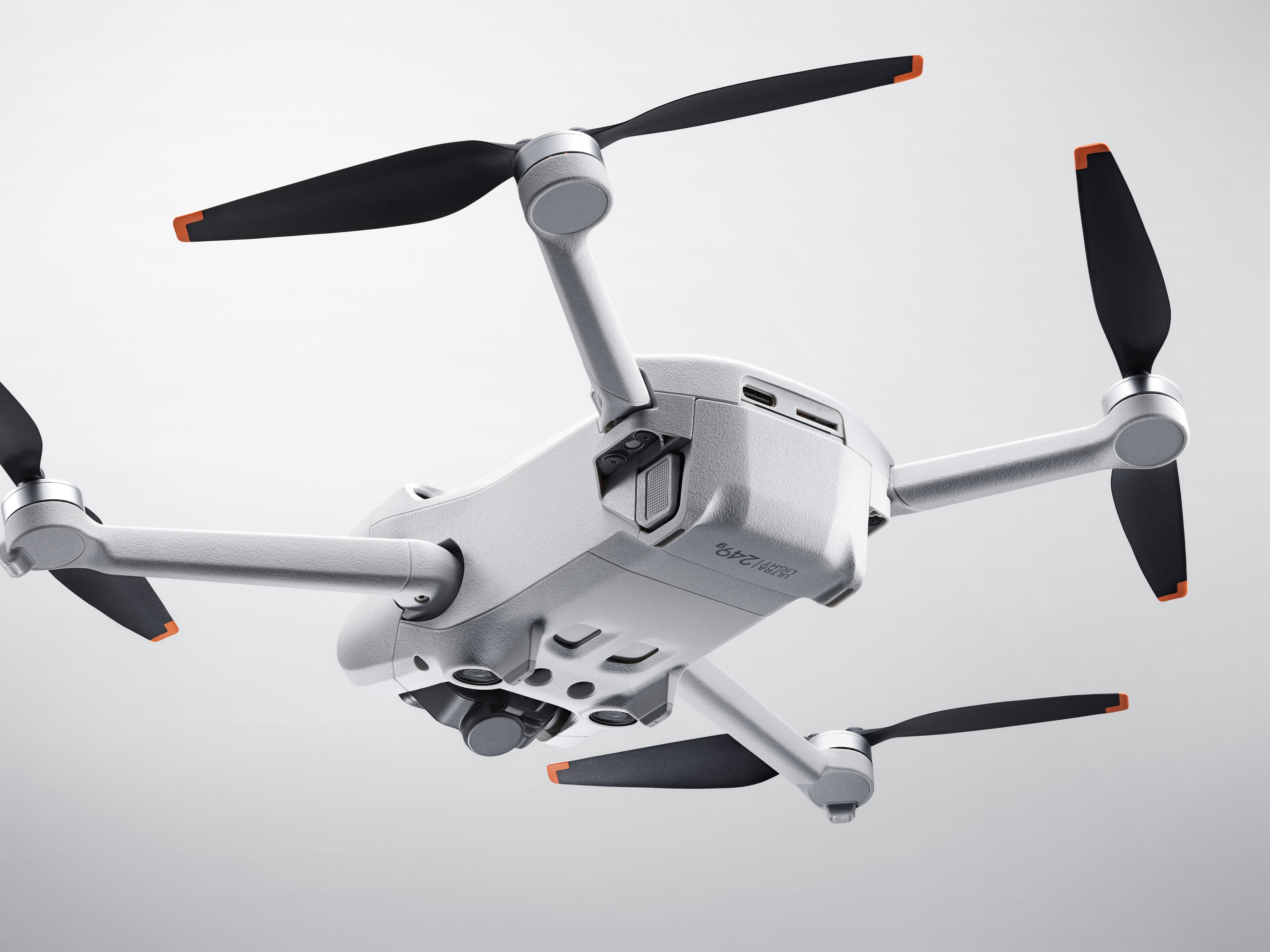 DJI Mavic 3 Pro - Fly More Combo (DJI RC), Fly More Combo (DJI RC PRO)